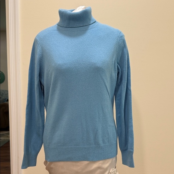 Lands' End Sweaters - *Lands' End 100% Cashmere Women's Sky Blue Turtleneck Sweater (sz M/P)